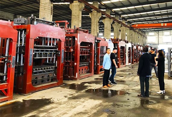 Hollow block making machine