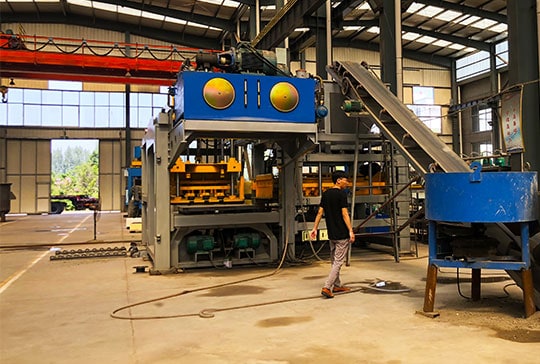 Hydraulic-Brick-Making-Machine-Factory