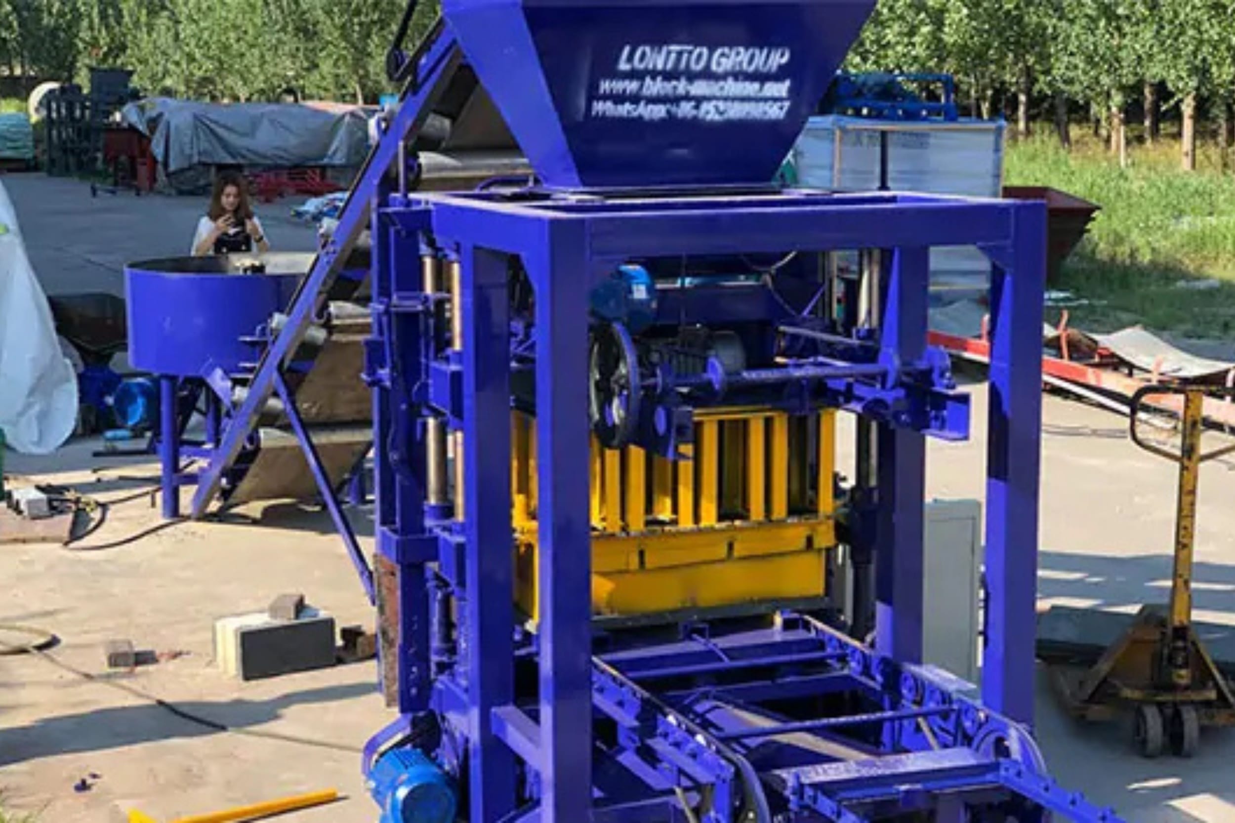 what is a concrete block making machine